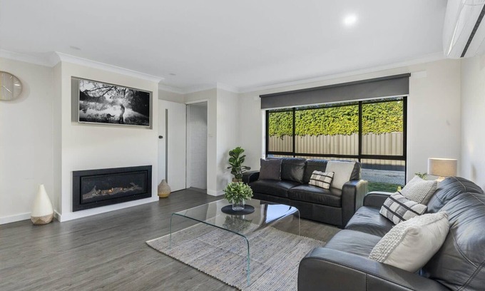 Mulwala Apartment | Lakeside Apartment on Pool Avenue