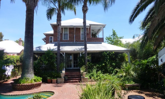 West Leederville Bed & Breakfast | Lakeside Bed & Breakfast