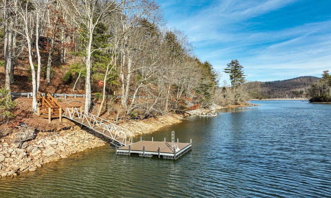 Cullowhee Cabin | Lakeside Cashiers Cabin w/Private Boat Dock!