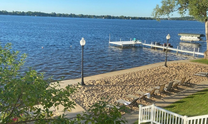 Cadillac Condo | Lakeside Condo 301