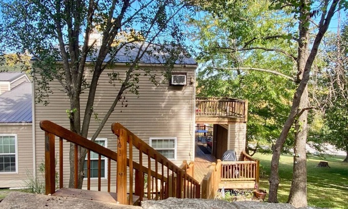 Holiday Island Apartment | Lakeside Condo at Table Rock