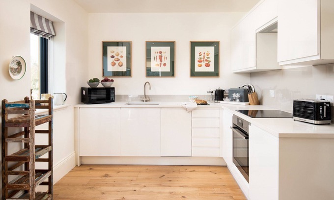 Capheaton Cottage | Lakeside Cottage, Edward in Capheaton, Northumberland - sleeping 2 guests in one bedrooms