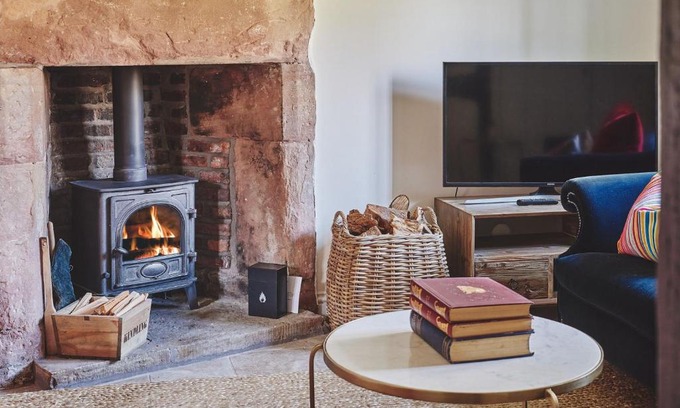 Nantwich House | Lakeside Cottage
