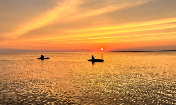 Northern Bruce Peninsula Cottage | Lakeside Cottage - Serene Getaway with Breathtaking Sunsets - Pet Friendly