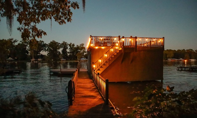 Cobb House | Lakeside cottage with dock access, hammock, updated interior, W/D, and AC