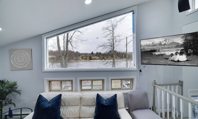 Tobyhanna Cottage | Lakeside Escape Hot Tub Private Dock