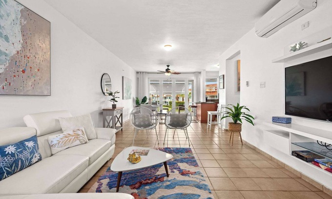 Candelero Abajo Apartment | Lakeside Escape | Stylish Unit with BBQ and Pool