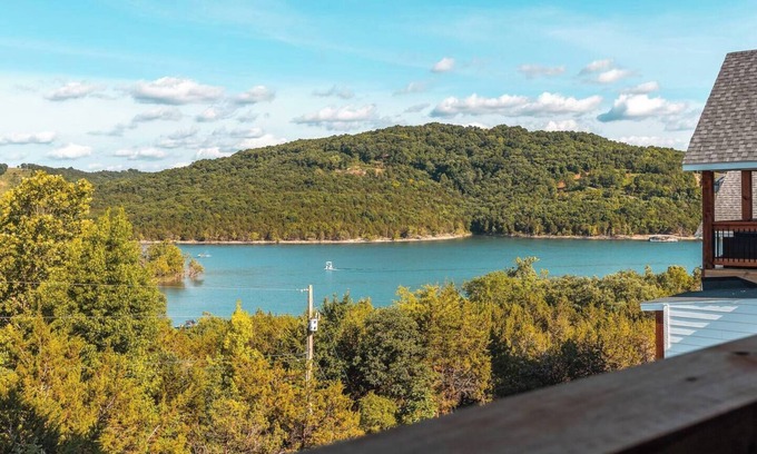 Hollister Cabin | Lakeside Escape w/Hot Tub + NEW Private Fire Pit