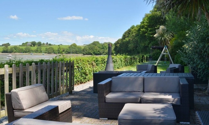 Torpoint Cottage | Lakeside