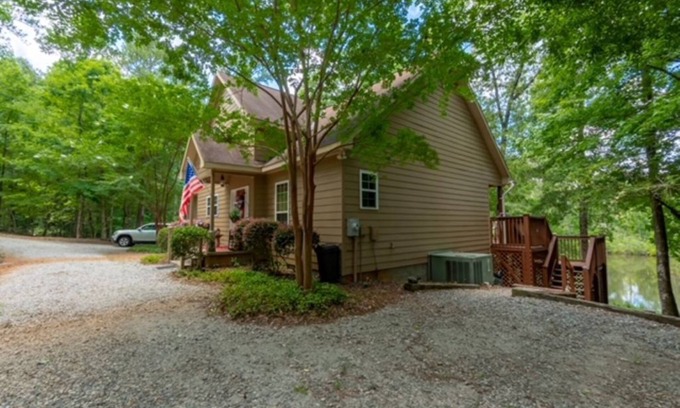 Pine Mountain Valley House | Lakeside home-minutes to Callaway Gardens, FDR Park & Impact 360 Institute