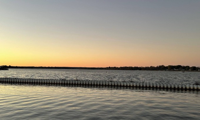 Grove House | Lakeside haven near Wolf Creek Boat Ramp