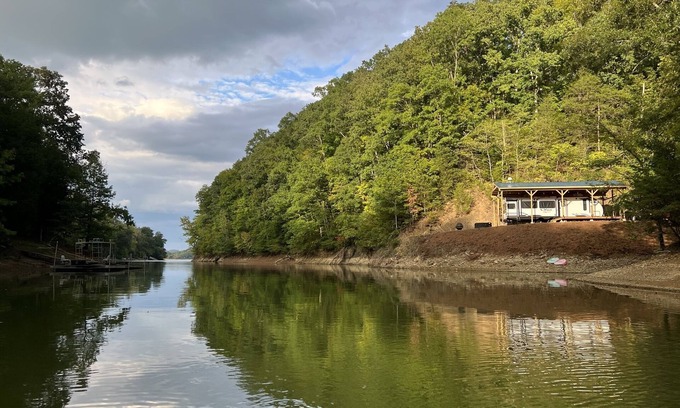 Newport House | Lakeside Hideaway with Romantic Vibes! Boat dock-boardwalk. Private boat launch.