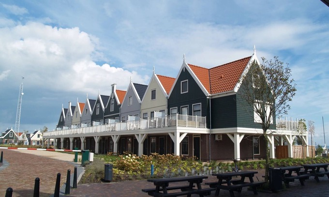 Uitdam House | Lakeside Home w/Balcony