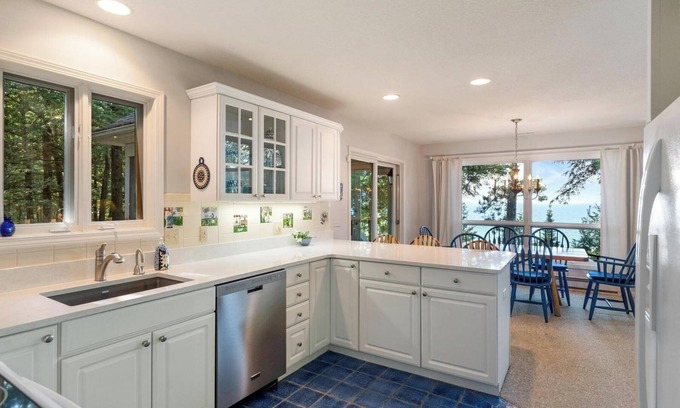Harbor Springs House | Lakeside Home with Panoramic Views of Lake Michigan!