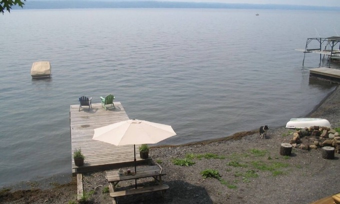 Valois House | Lakeside Home with 70' Lake Frontage and Kayaks