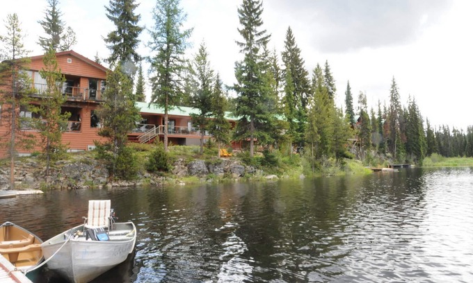 Idabel Lake Cabin | Lakeside Lodge Suite at a Wilderness Resort