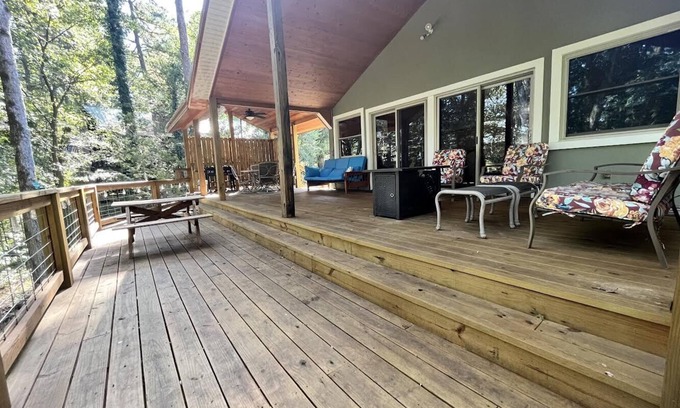 Greers Ferry Cabin | Lakeside Lodge for family fun with game room and covered deck! Fish & Swim!