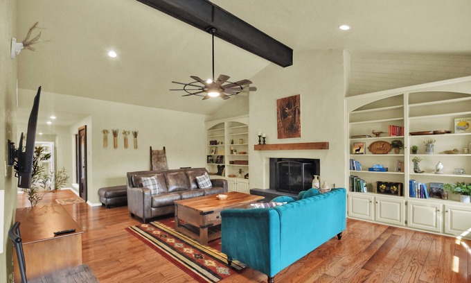 Bartonville Other | Lakeside Lodge with Scenic Views & Outdoor Deck