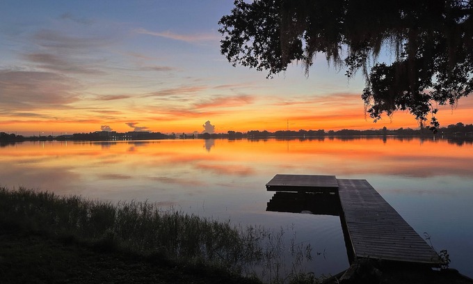 Sebring House | Lakeside Lounger 12 Hours of Sebring, 15 min drive. Sleeps 7, on the lake.