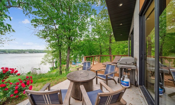 Grove Cabin | Lakeside Modern Luxury w/Lake Views