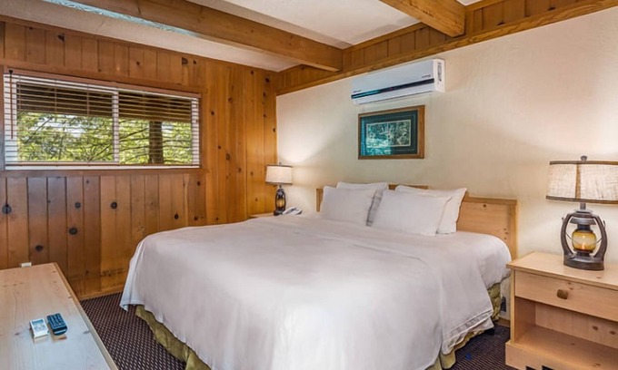 Bass Lake Hotel | Lakeside Oasis w/Balcony | Perfect for Nature Lovers & Adventure Seekers