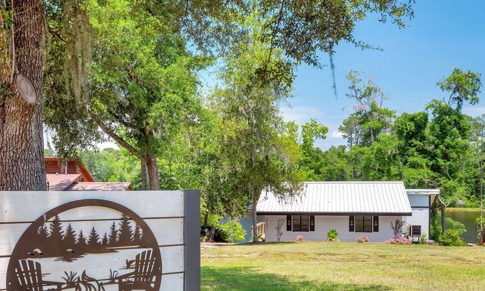Telogia House | LakeSide on Lanier - 2 bedroom 1 bath house on the lake