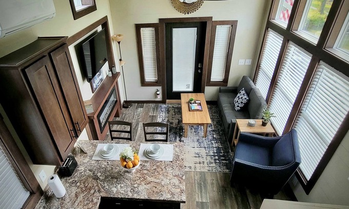 Ten Mile House | Lakeside! - Our Sunfish Tiny-Home