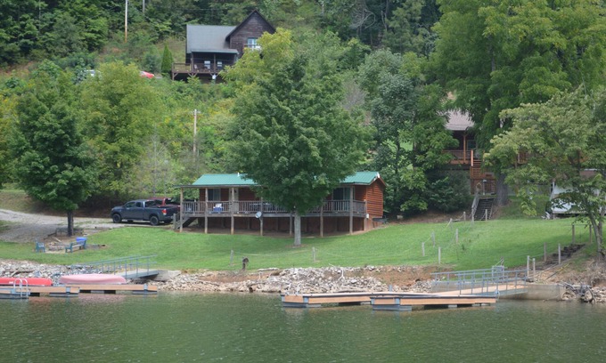Butler House | Lakeside Paradise! Steps from the Water, NEW BOAT DOCK with your own Firepit.