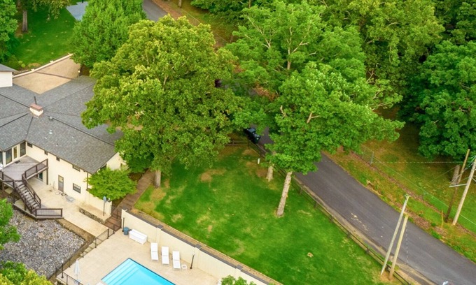 Piney House | Lakeside | Private Pool | Sleeps 18 | Dog-Friendly