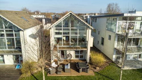 Cirencester House | Lakeside property with spa access on a nature reserve Owls Hoot HM69