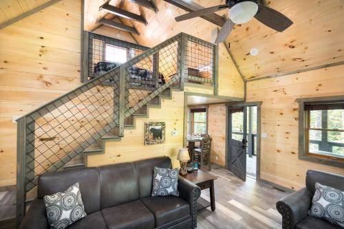 Pittman Center House | Lakeside Rendezvous by Stony Brook Cabins