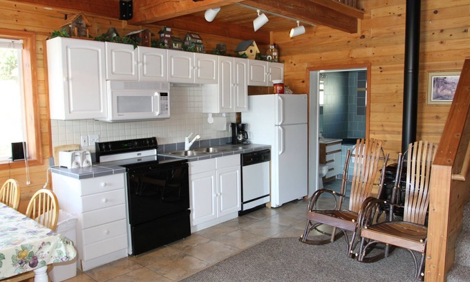 Trout Creek Hotel | Lakeside Resort and Motel