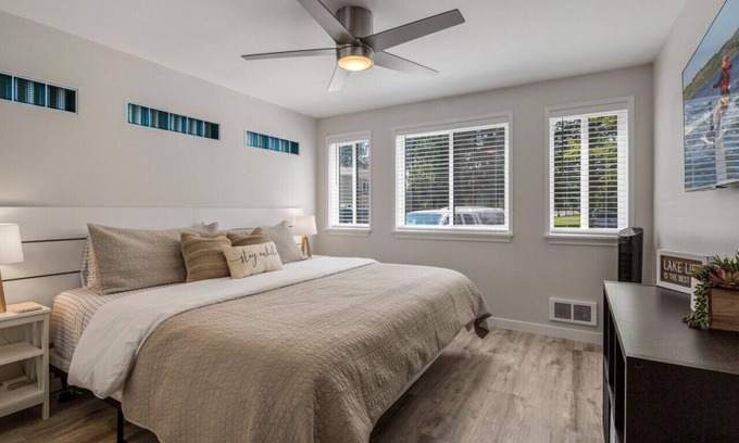 Sandpoint Condo | Lakeside Retreat|2 Pools|Walk to Restaurants|BBQ|Boatslip
