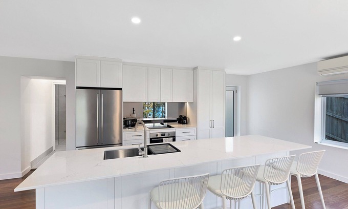 Long Jetty Apartment | Lakeside Retreat