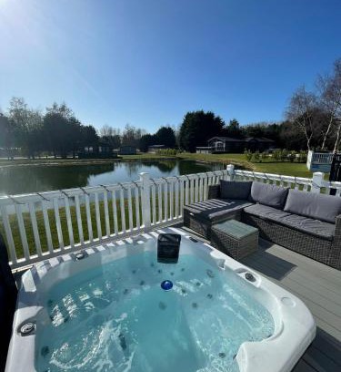Allerthorpe Cabin | Lakeside Retreat Lodge With Hot Tub