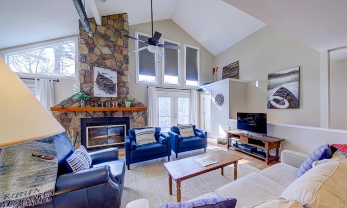 Lakemont House | Lakeside Retreat on Lake Rabun