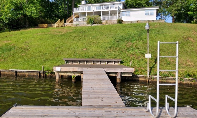 Covington House | Lakeside retreat