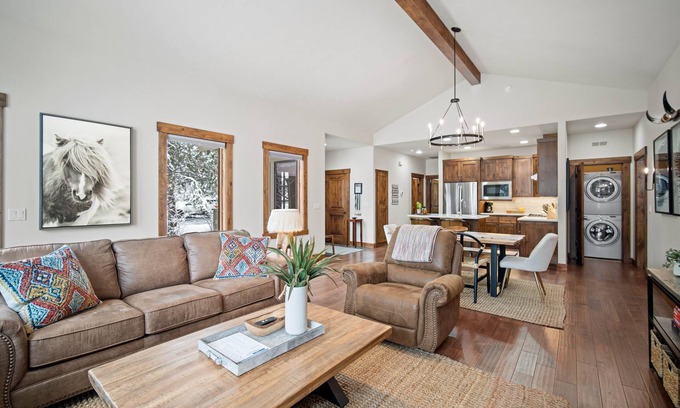 Sunriver Cabin | Lakeside Retreat with Hot Tub, Deck & Game Room