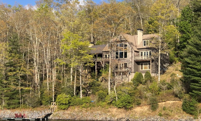 Cullowhee House | Lakeside, Secluded, Luxury Mountain Lodge-Sleeps 12