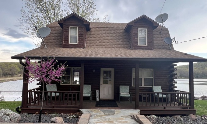 Blackwell Cabin | Lakeside Secluded Private Cabins, on Two Twenty Acre Lakes