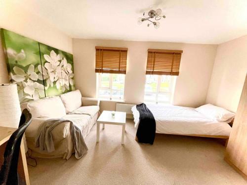 West Thurrock Apartment | Lakeside Spacious 3 Bedroom House