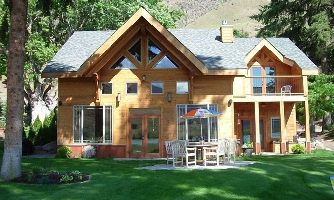 East Wenatchee House | Lakeside Timber Frame Home on Columbia River,Lake Entiat