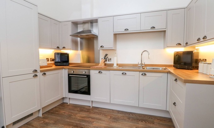Macclesfield Cottage | Lakeside Village Lodges & The Potting Shed