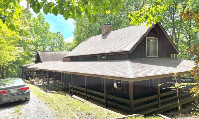 Franklin Apartment | LakeTrail Cabin 3BR Full kitchen LT234