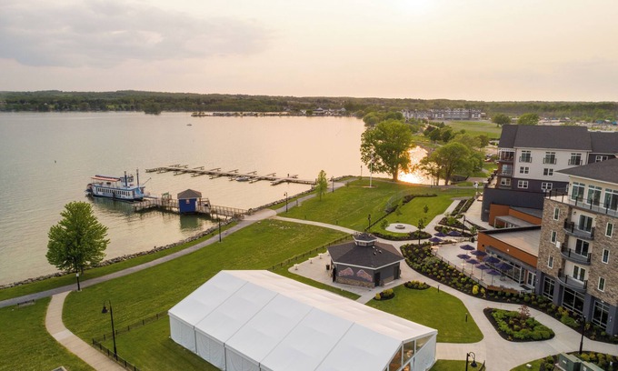 Canandaigua Condo | Lakeview 2 Bedroom Canandaigua Lake Condo