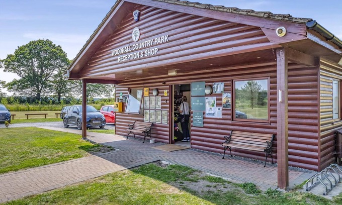 Woodhall Spa Ski Chalet | Lakeview 3 Pet Friendly