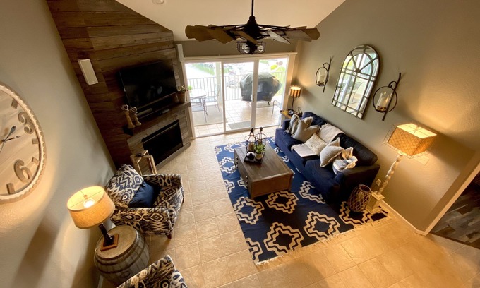 Kaiser Condo | Lakeview 4 bdrm/3bath/Conveniently located to most attractions/private boat slip