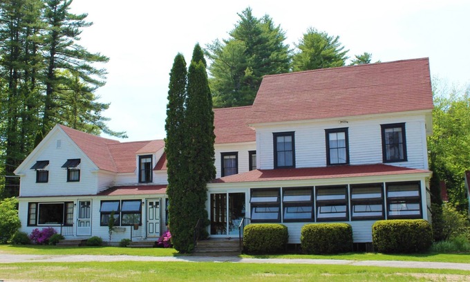 North Sebago Apartment | Lakeview Apartment-Private Beach-Pets Welcome - Round Table Lodge, Sebago, Maine