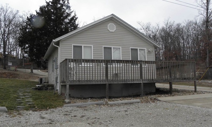Sunrise Beach House | Lakeview Bungalow Retreat on Captain Ron's #6