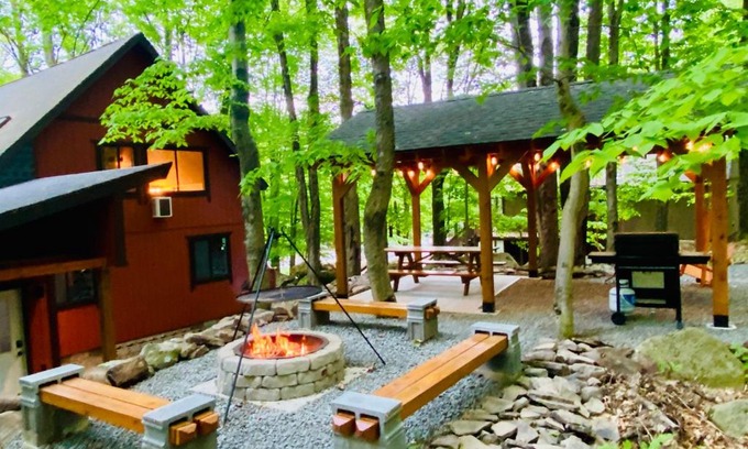 Hamlin House | Lakeview Cabin in The Hideout